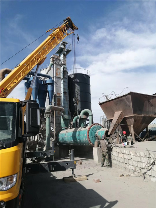 罗湖区设备搬运等各类工程项目中，吊车起着关键作用
